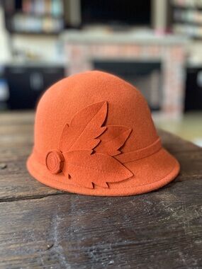 Angela & William Vintage-Style Burnt Orange 100% Wool Felt Cloche Hat with Leaf